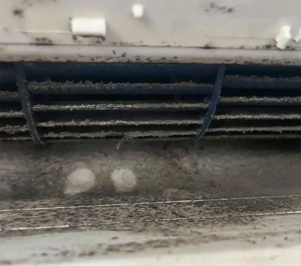 久治空调吹的风有股烧焦味是怎么回事